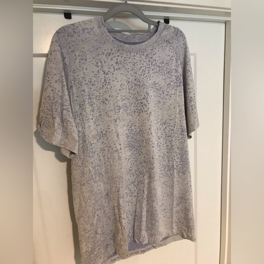 Mens lululemon metal vent short sleeve.